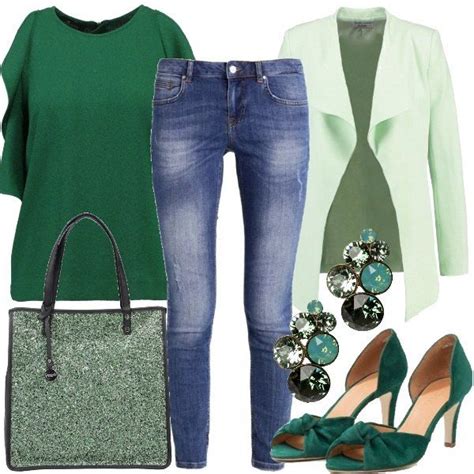 Outfit con blazer di ispirazione Chanel abbinato a camicetta e 